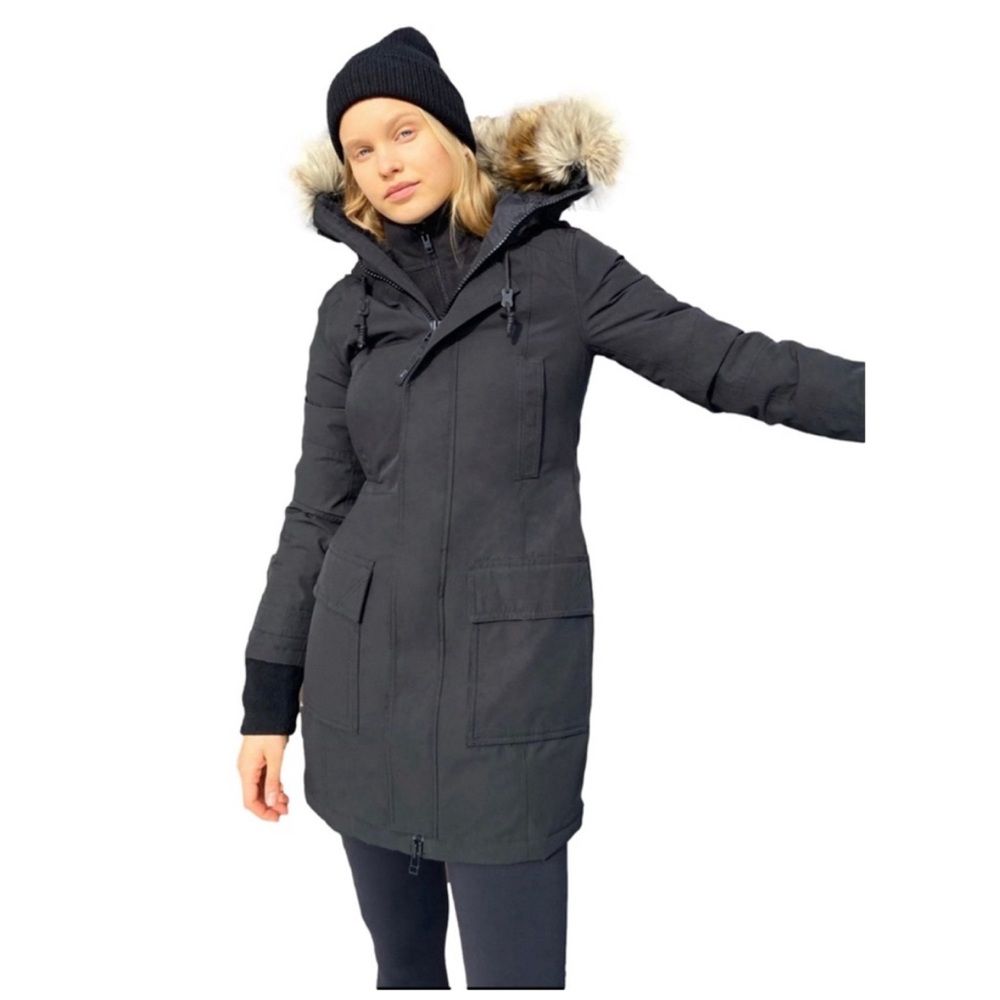 Aritzia TNA Gray and Black Ski Jacket with Fur-Trimmed Hood